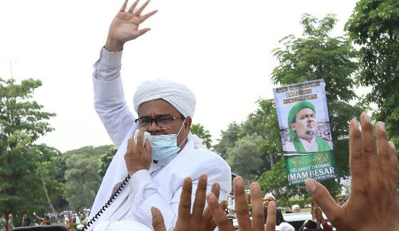 Habib Rizieq Shihab-Jokowi: Ya Jauh Bedalah