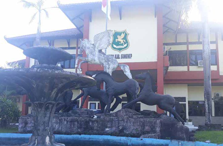 Bosan ‘Kegelapan’, Mahasiswa Kangayan Luruk Kantor DPRD Sumenep