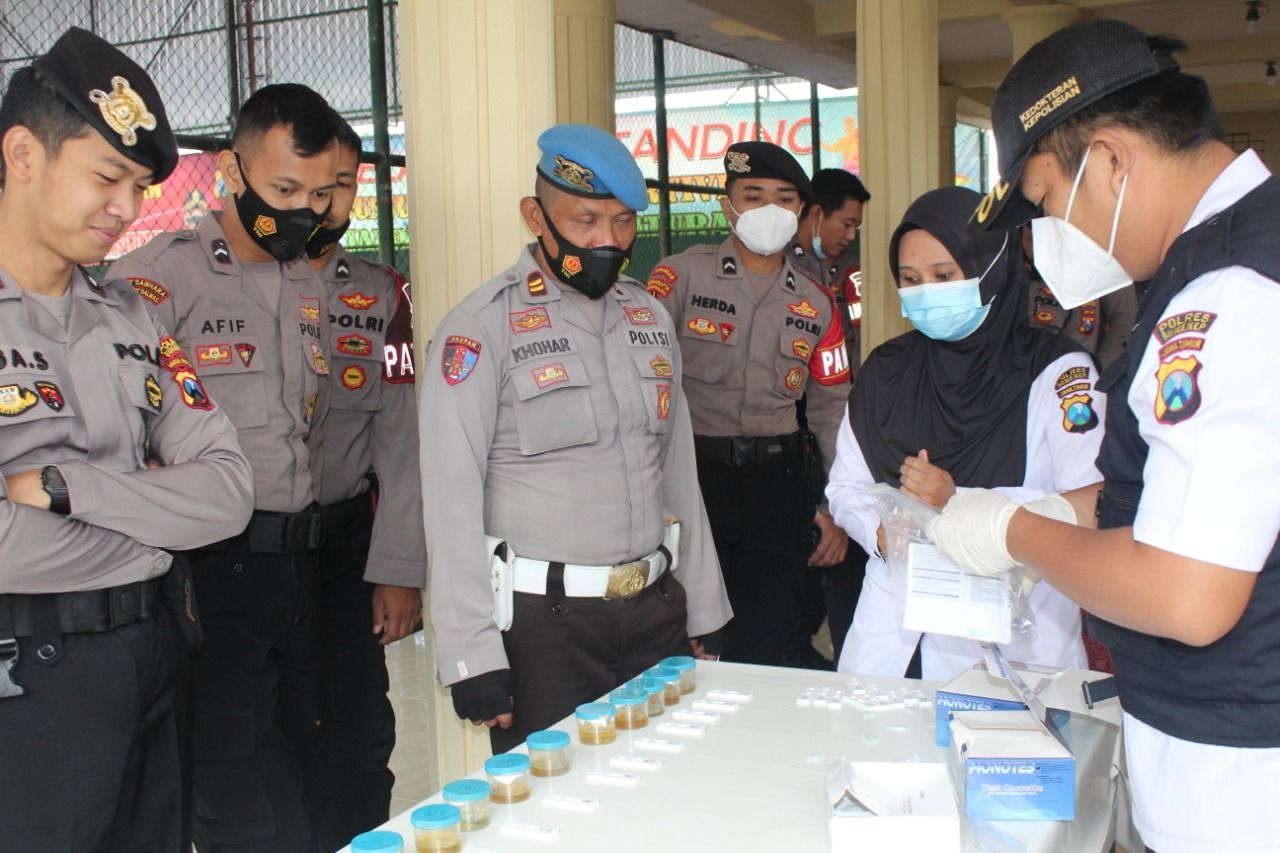 32 Personil Sat Sabhara Polres Sumenep Tes Urine Narkoba 32 Personil Sat Sabhara Polres Sumenep Tes Urine Narkoba