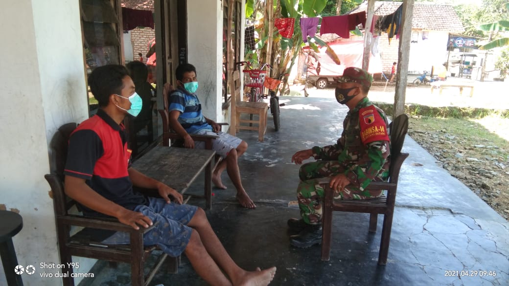 Babinsa Koramil 0827/14 Batang-Batang Aktif Lakukan Komsos Dengan Warga Binaan
