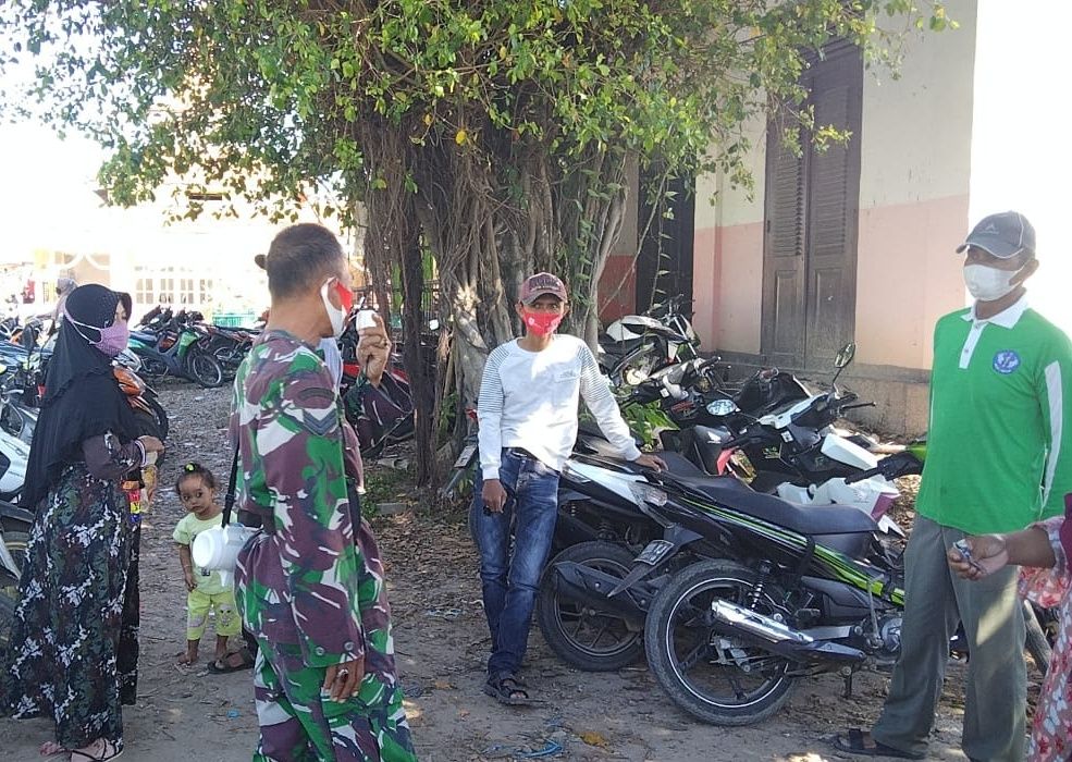 Melalui Komsos Babinsa Sapudi Ingatkan Warga Agar Tetap Disiplin Protokol Kesehatan. Melalui Komsos Babinsa Sapudi Ingatkan Warga Agar Tetap Disiplin Protokol Kesehatan.