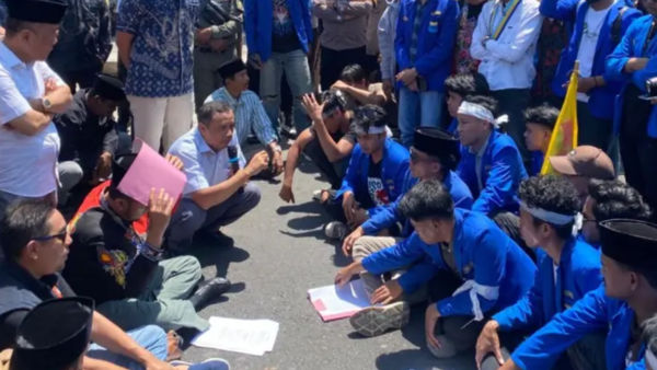 Perang Petani vs. Oligarki: Suara Mahasiswa Mengguncang DPRD Sumenep