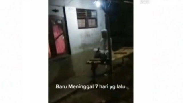 Bikin Merinding! Pria Ini Menyapa Tetangganya yang Meninggal Seminggu Lalu Bikin Merinding! Pria Ini Menyapa Tetangganya yang Meninggal Seminggu Lalu