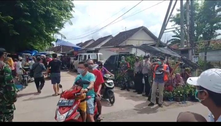 Babinsa Koramil 0827/02 Kalianget Himbau Warga Binaan Tetap Patuhi Prokes