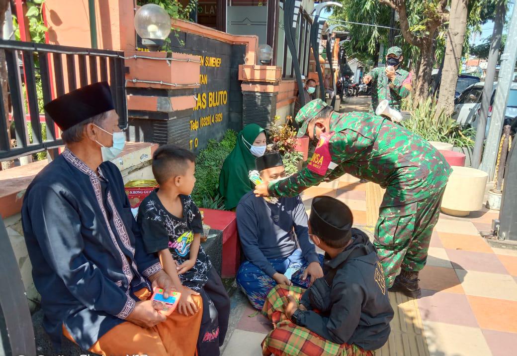 Anggota Koramil 0827/04 Bluto Himbau Warga Binaan Patuhi Prokes