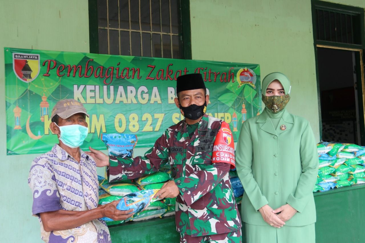 Dandim 0827 Sumenep Membagikan Zakat Fitrah Untuk Fakir Miskin Dandim 0827 Sumenep Membagikan Zakat Fitrah Untuk Fakir Miskin