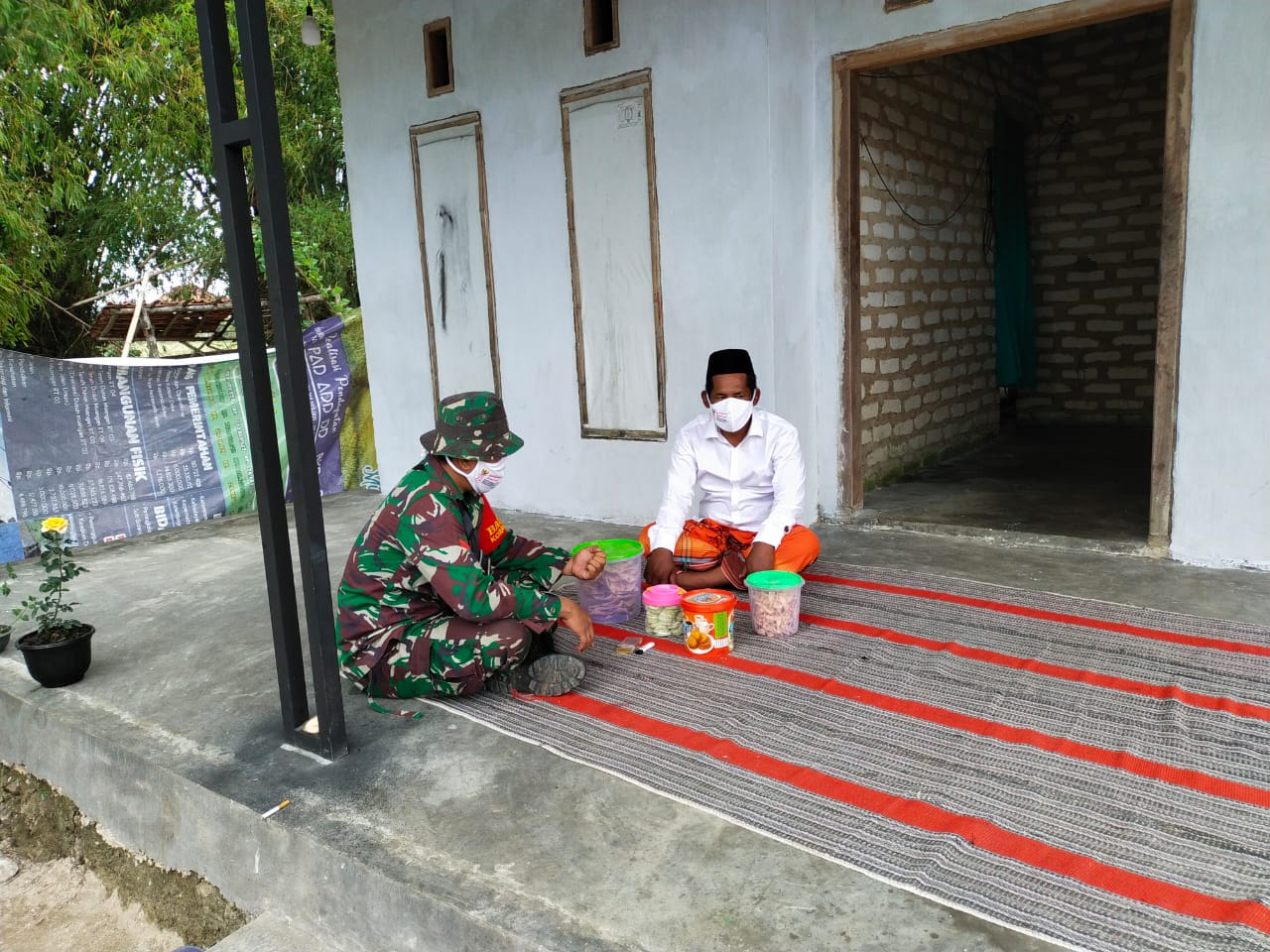 Komsos Secara Langsung, Babinsa Ingatkan Warga Pentingnya Prokes