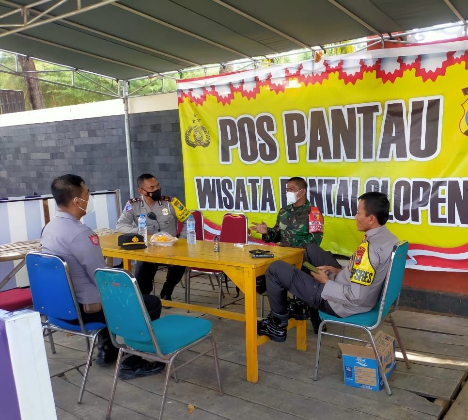 Dandim 0827/Sumenep Bersama Kapolres Cek Pos Pam Operasi Ketupat Semeru 2021