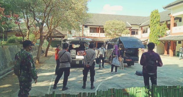 Sejumlah Pekerja Migran Asal Sumenep Akan Jalani karantina dan Swab PCR Sejumlah Pekerja Migran Asal Sumenep Akan Jalani karantina dan Swab PCR