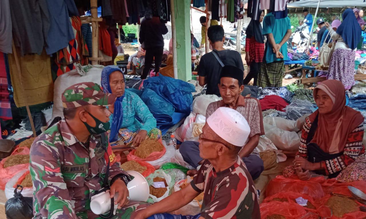 Babinsa Koramil Bluto Komsos Bersama Pedagang di Pasar Tradisional Babinsa Koramil Bluto Komsos Bersama Pedagang di Pasar Tradisional