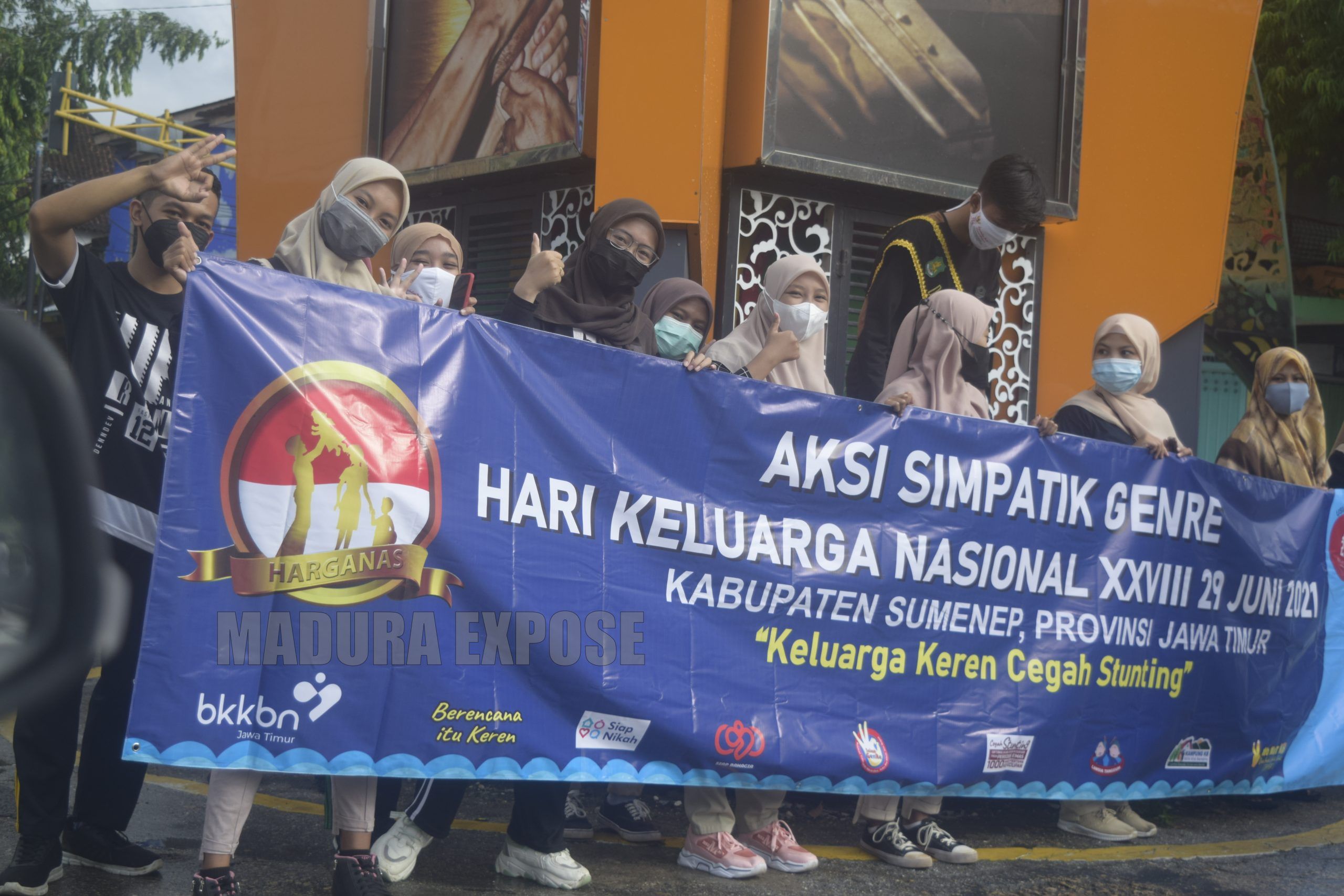Aksi Simpatik Genre Hari Keluarga Nasional di Jantung Kota Sumenep