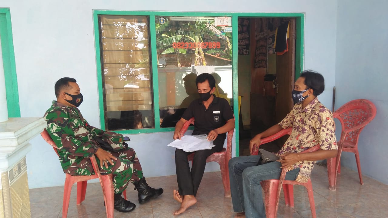 Tidak Mengenal Lelah Babinsa Koramil 06 Saronggi Menyambangi Warganya