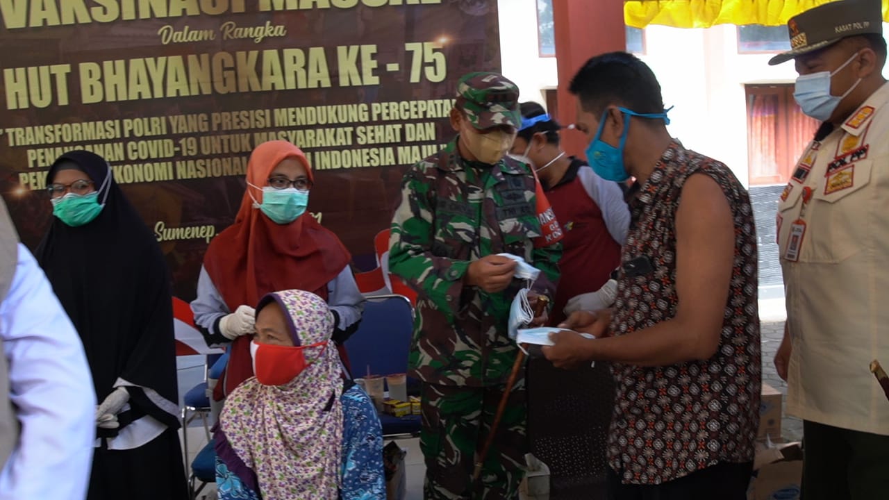 Dandim 0827 Bersama Forkopimda Sumenep Tinjau Langsung Vaksinasi Di Dua Kecamatan