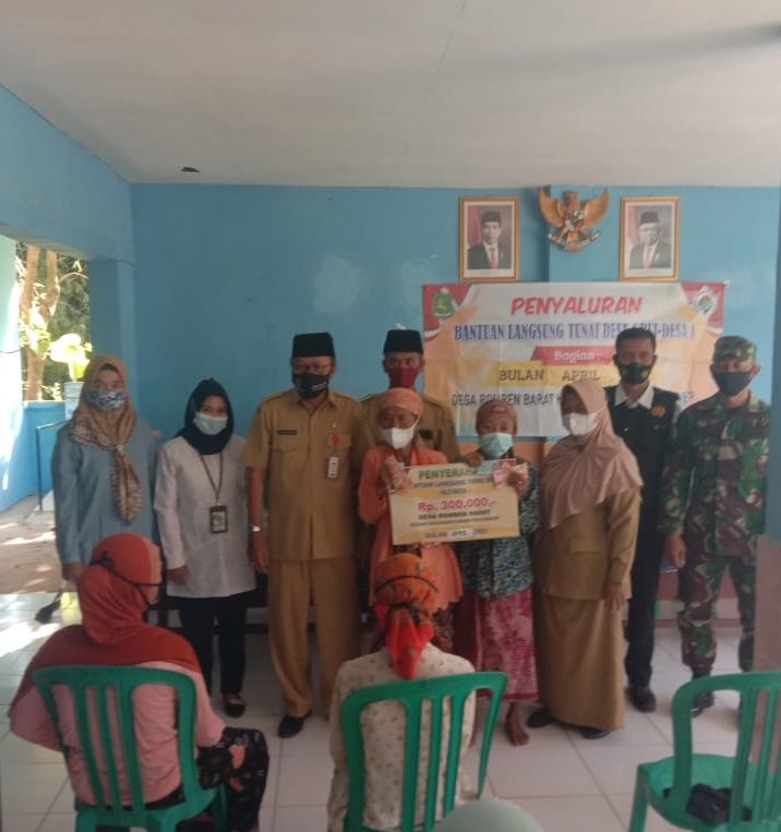 Pendampingan Distribusi BLT DD Jadi Bagian Komsos Babinsa Koramil 17 Dungkek