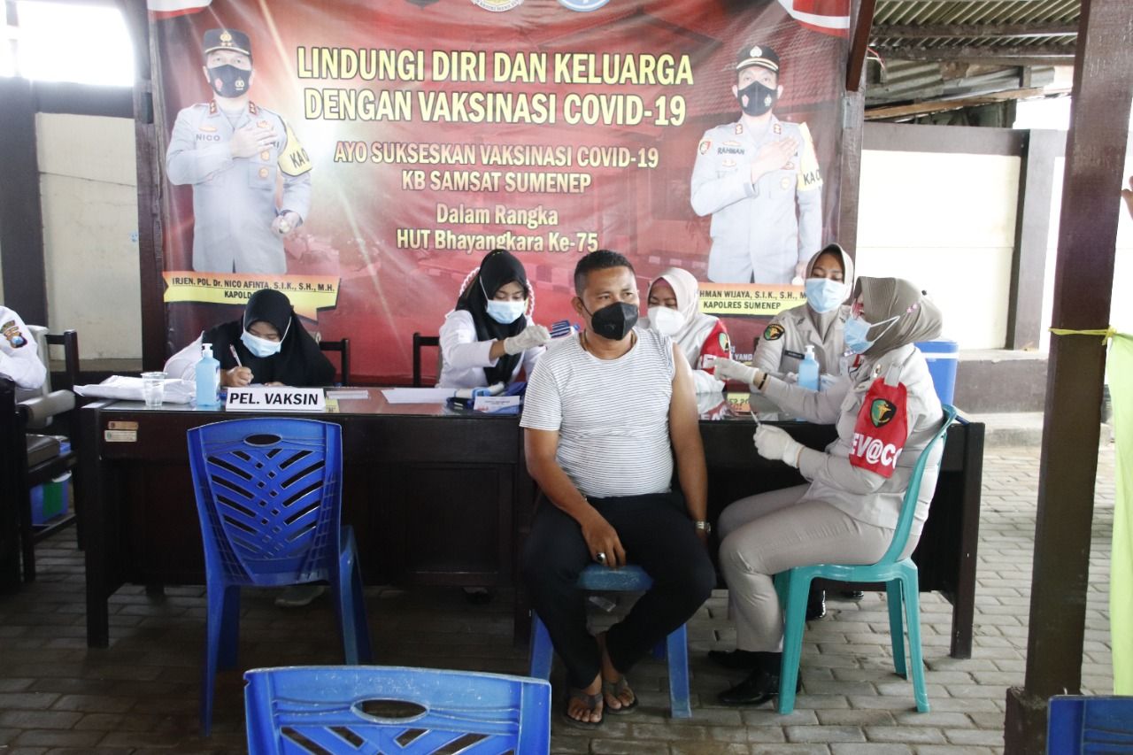 Vaksin gratis di Samsat dan Satpas Sim Polres Sumenep