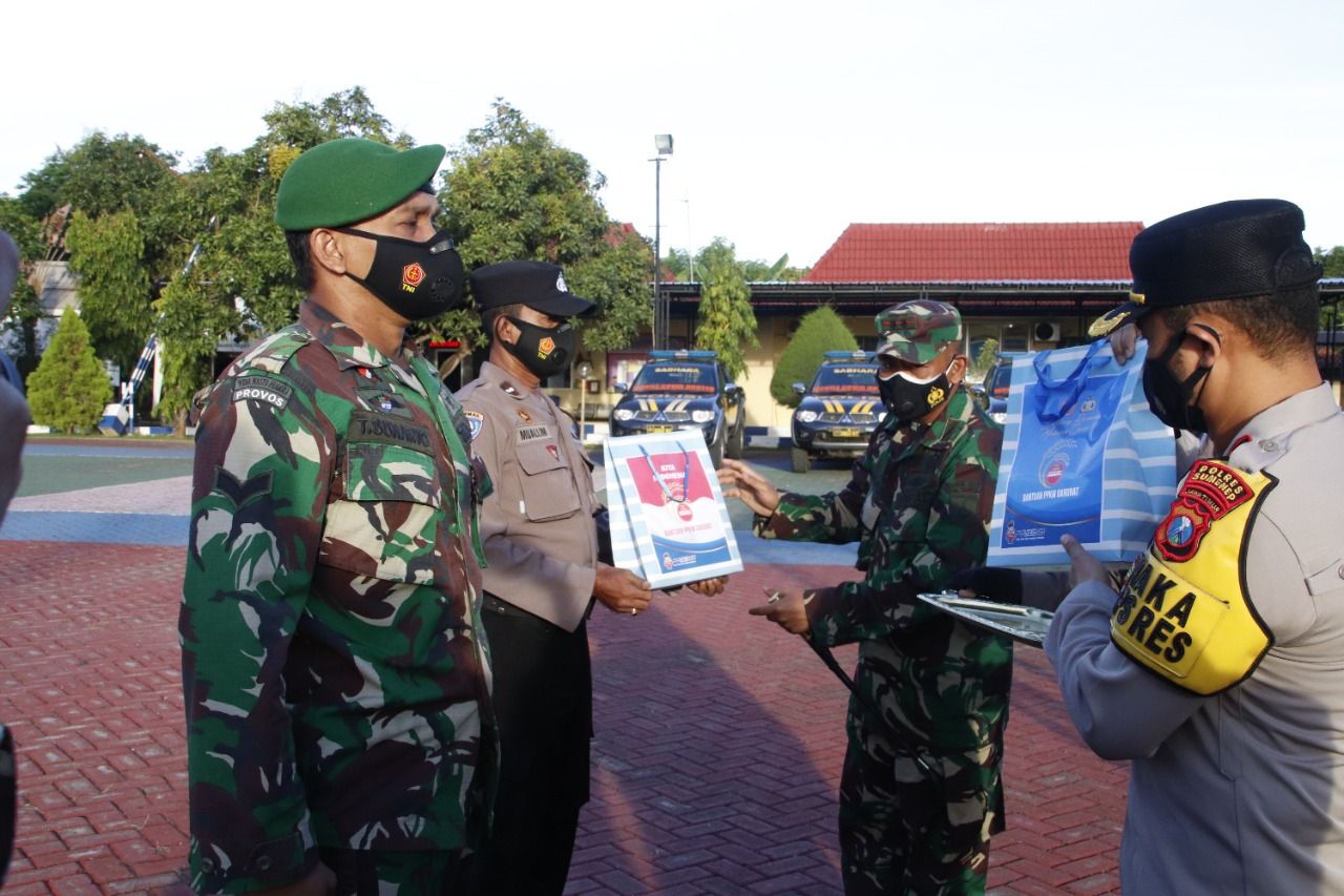 Dandim 0827/Sumenep Pimpin Apel Launching dan Pelepasan Bhakti Sosial PPKM Darurat Berupa 5 Ton Beras