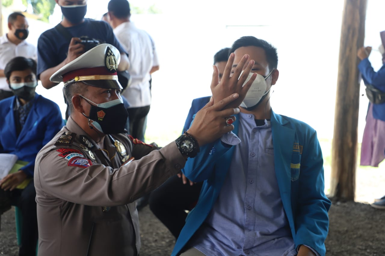 Hipnoterapi Jadi Solusi Warga Mojokerto yang Takut Divaksin Hipnoterapi Jadi Solusi Warga Mojokerto yang Takut Divaksin