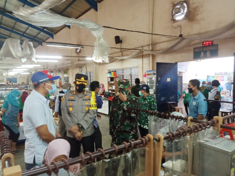 Dandim 0827 Sumenep Bersama Kapolres Tinjau Langsung Vaksinasi Dosis Kedua Dandim 0827 Sumenep Bersama Kapolres Tinjau Langsung Vaksinasi Dosis Kedua