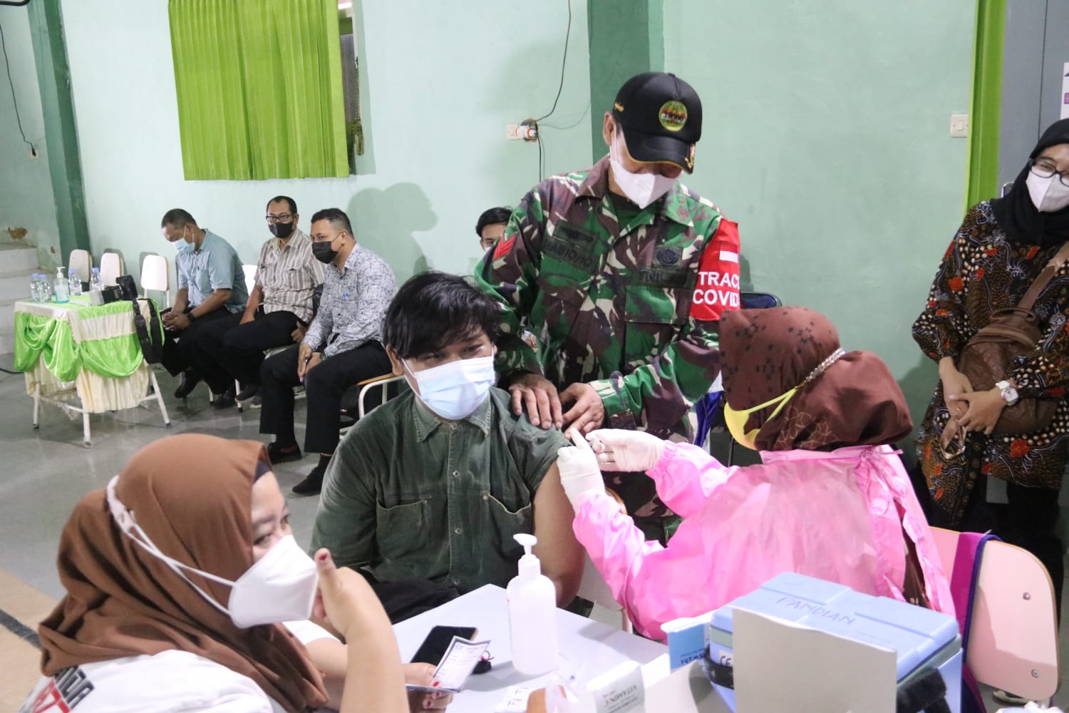 Vaksinasi SMA Dan SMK Se-Jatim Diawali SMAN 1 dan SMK 1 Di Kecamatan Kalianget Vaksinasi SMA Dan SMK Se-Jatim Diawali SMAN 1 dan SMK 1 Di Kecamatan Kalianget