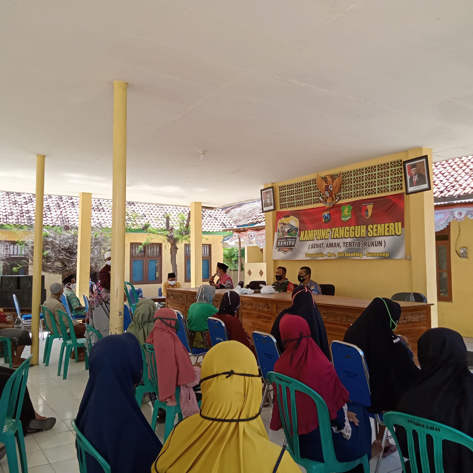 Babinsa Koramil 0827/23 dan Bhabinkamtibmas Sosialisasi Vaksinasi Covid-19