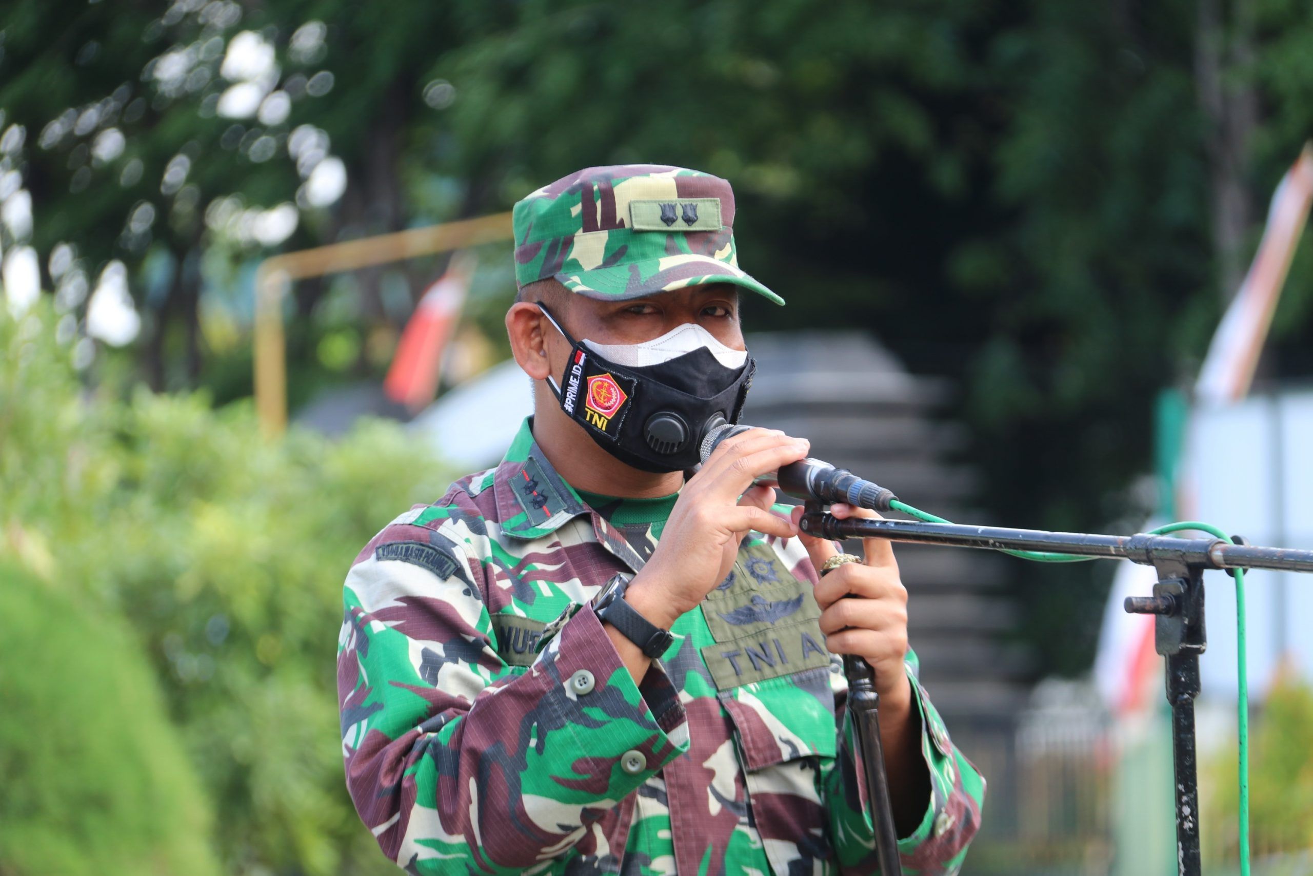 Dandim 0827/Sumenep Bersama Kapolres Sumenep Ambil Apel Gelar Pasukan Dalam Rangka Pemindahan Isoman Ke Isoter