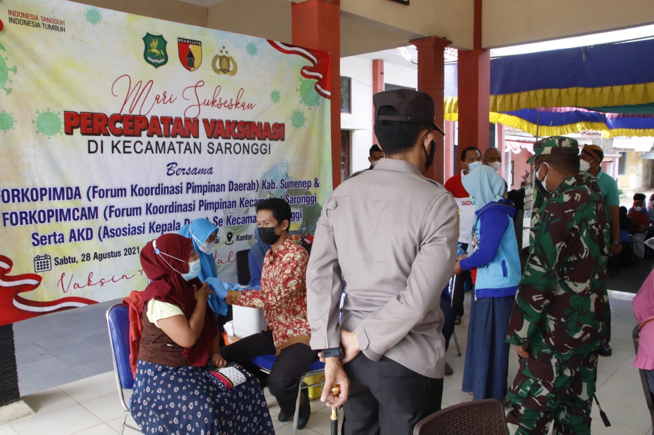 Dandim 0827/Sumenep Pantau Vaksinasi Massal di Kecamatan Saronggi