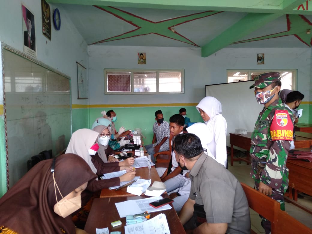Ratusan Siswa SMK Al-Hidayah Arjasa Dapatkan Vaksinasi Covid-19 Secara Merata
