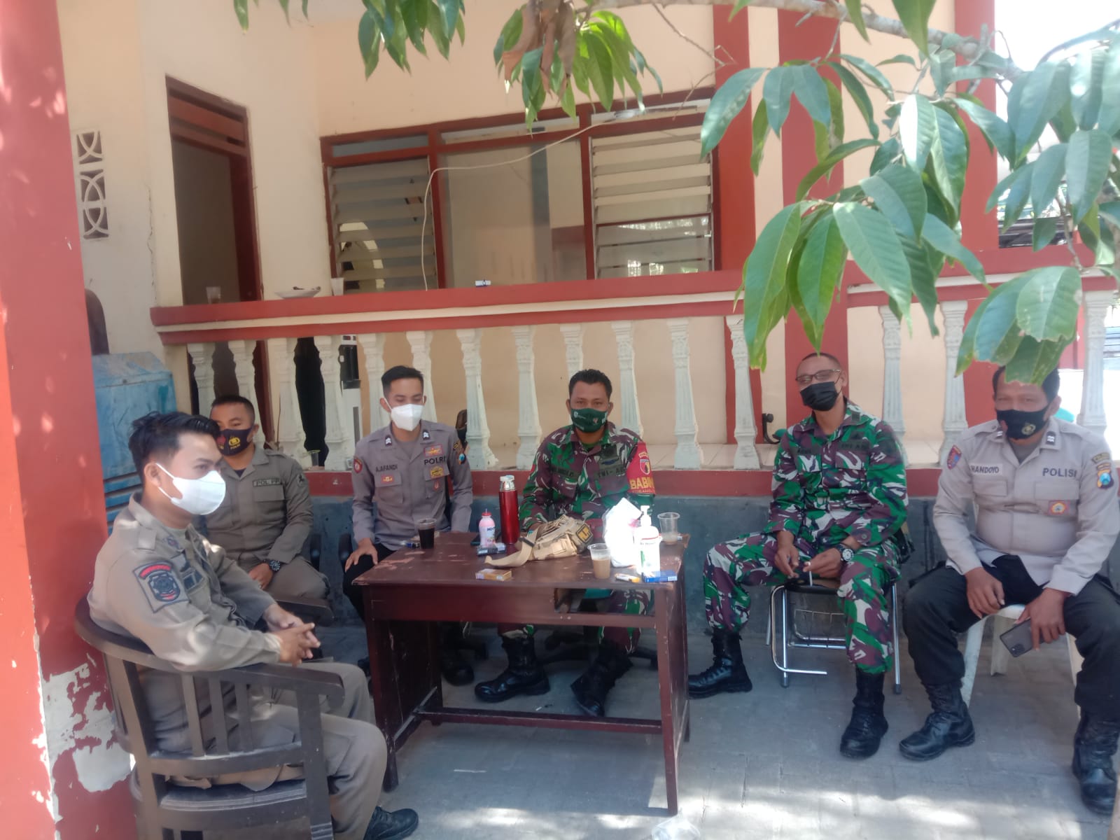 Petugas Keamanan Berikan Rasa Aman Bagi Penghuni Isoter