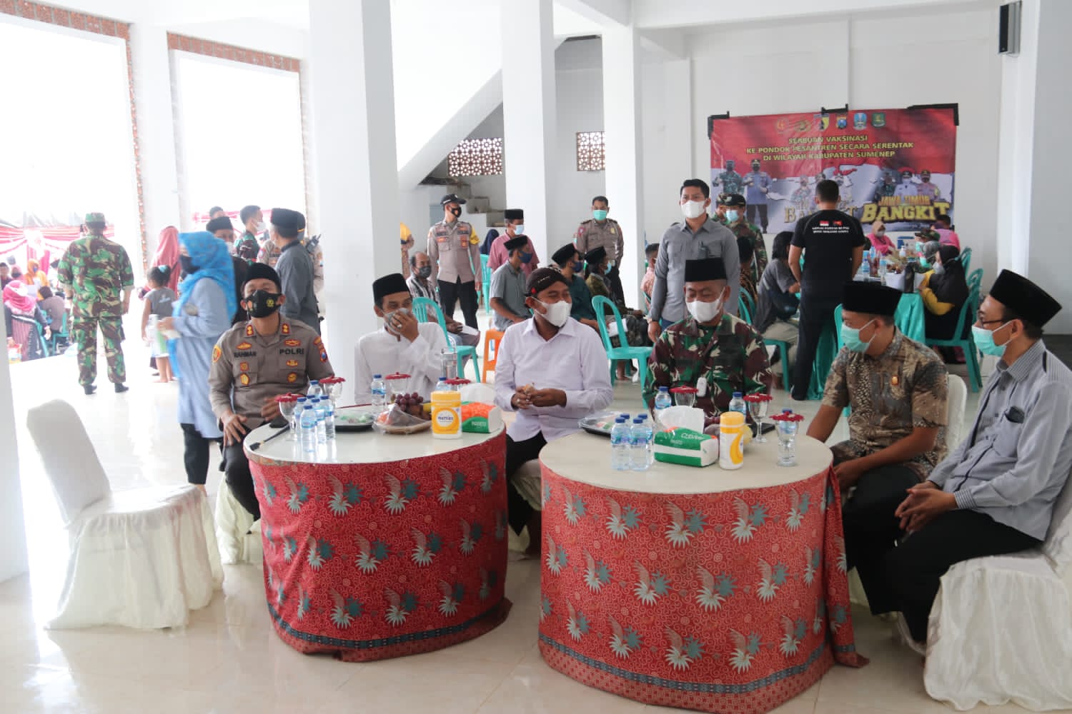 Melalui Video Conference, Panglima TNI Pantau Vaksinasi Santri di Ponpes Kabupaten Sumenep