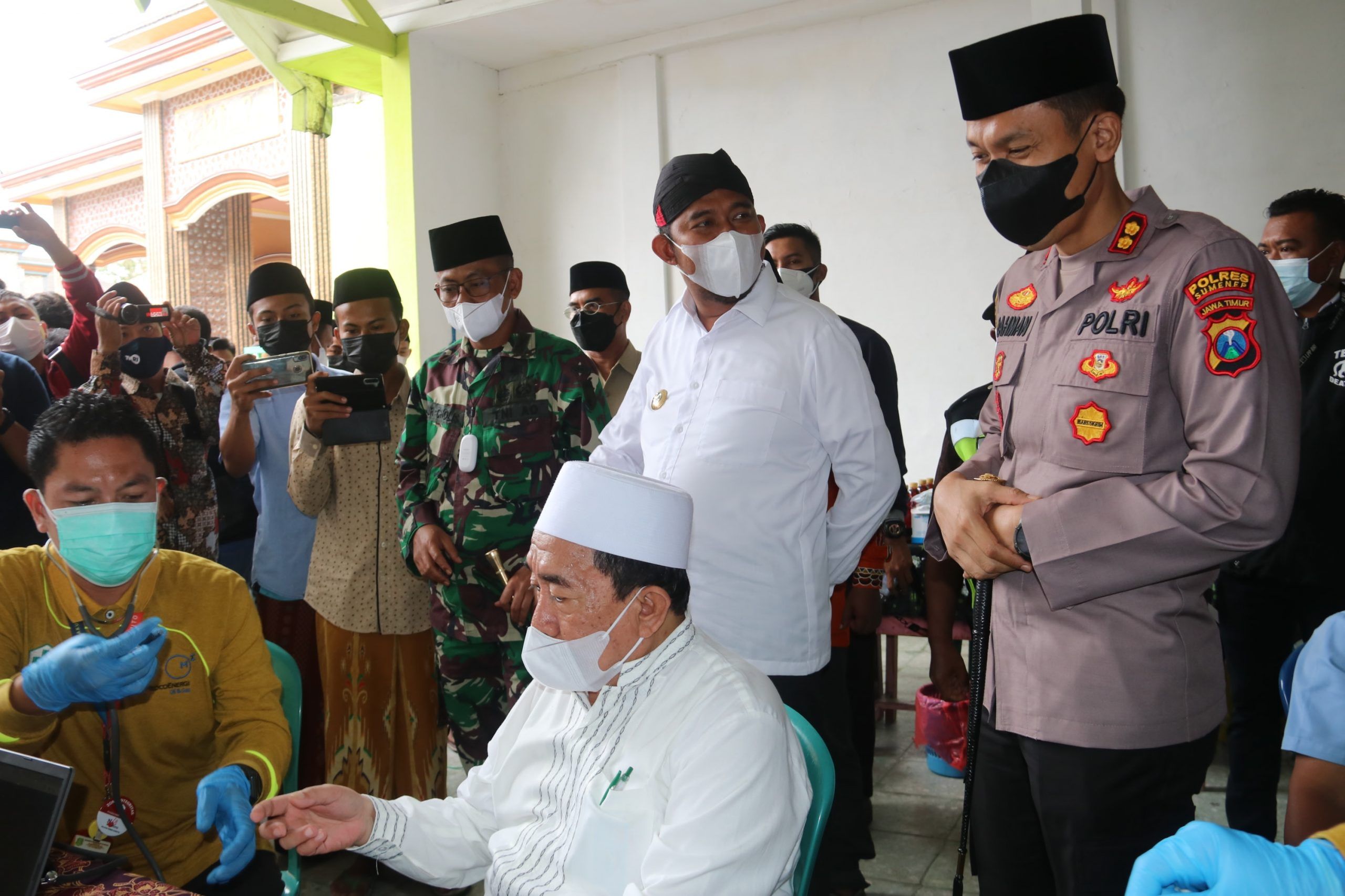 Gerakan Vaksinasi, Kodim 0827 Masif Perang Terhadap Covid – 19, Hari Ini Di Pesantren Attaufiqiyah