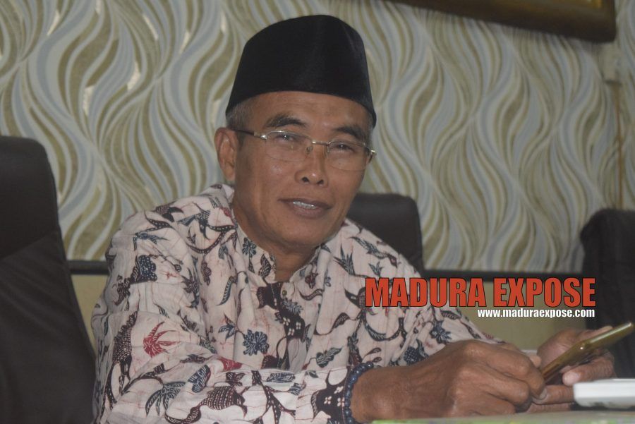 Gegara Video Mesum Mirip Inisial “I”, Ketua BK DPRD Sumenep Ditegur Anaknya