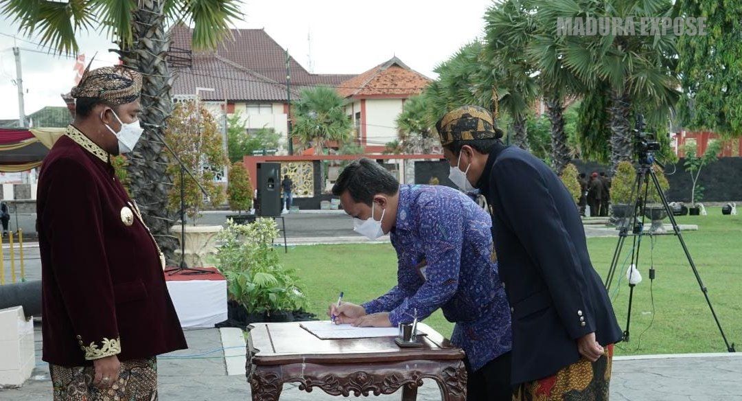 Hari Jadi Sumenep Ke-752, Bupati Fauzi Beri “Kado Listrik” Untuk Warga Giligenting