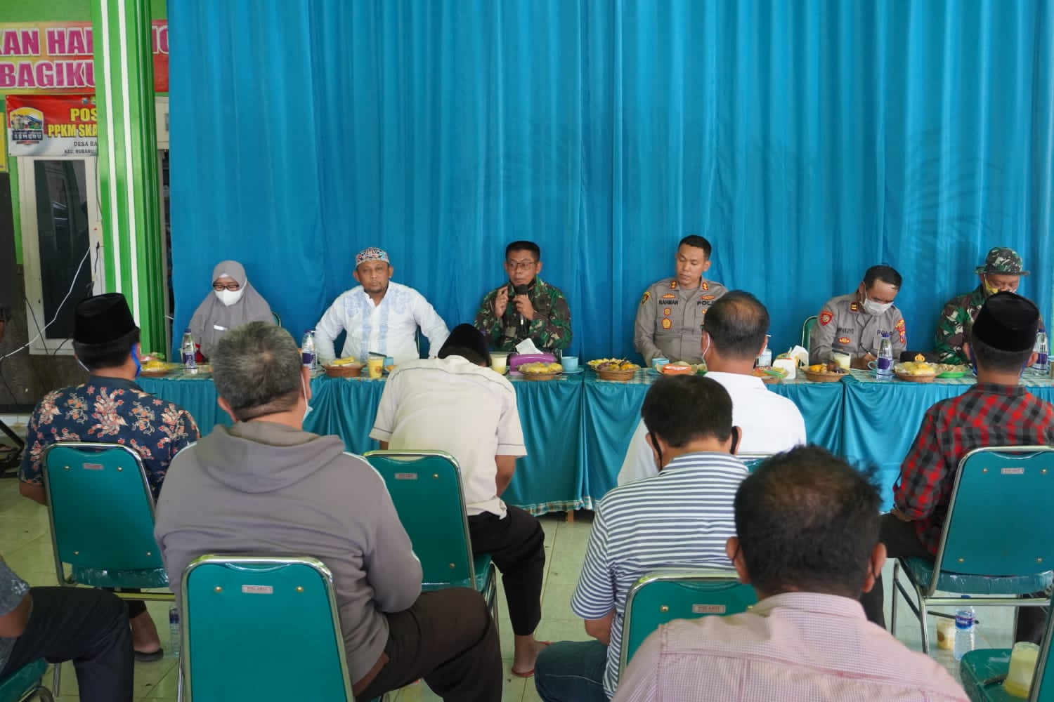 Rakor Upaya Percepatan Vaksinasi Dengan Forkopimcam dan Seluruh Kades di Tiga Kecamatan