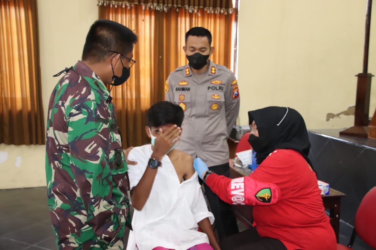 Mahasiswa Peduli Herd Immunity, Dandim Pantau Langsung Pelaksanaan Vaksinasi di STKIP dan UNIJA