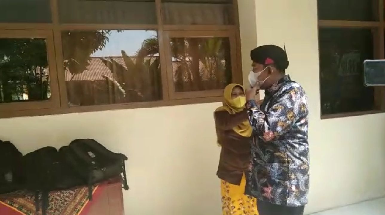 Guru Cantik Ini Ternyata Sering Cubit Achmad Fauzi yang Kini Bupati Sumenep