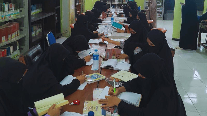 Memperkuat Tradisi Keilmuan: Santri Sumenep Pelajari Tata Kelola Literasi Digital di Dispusip