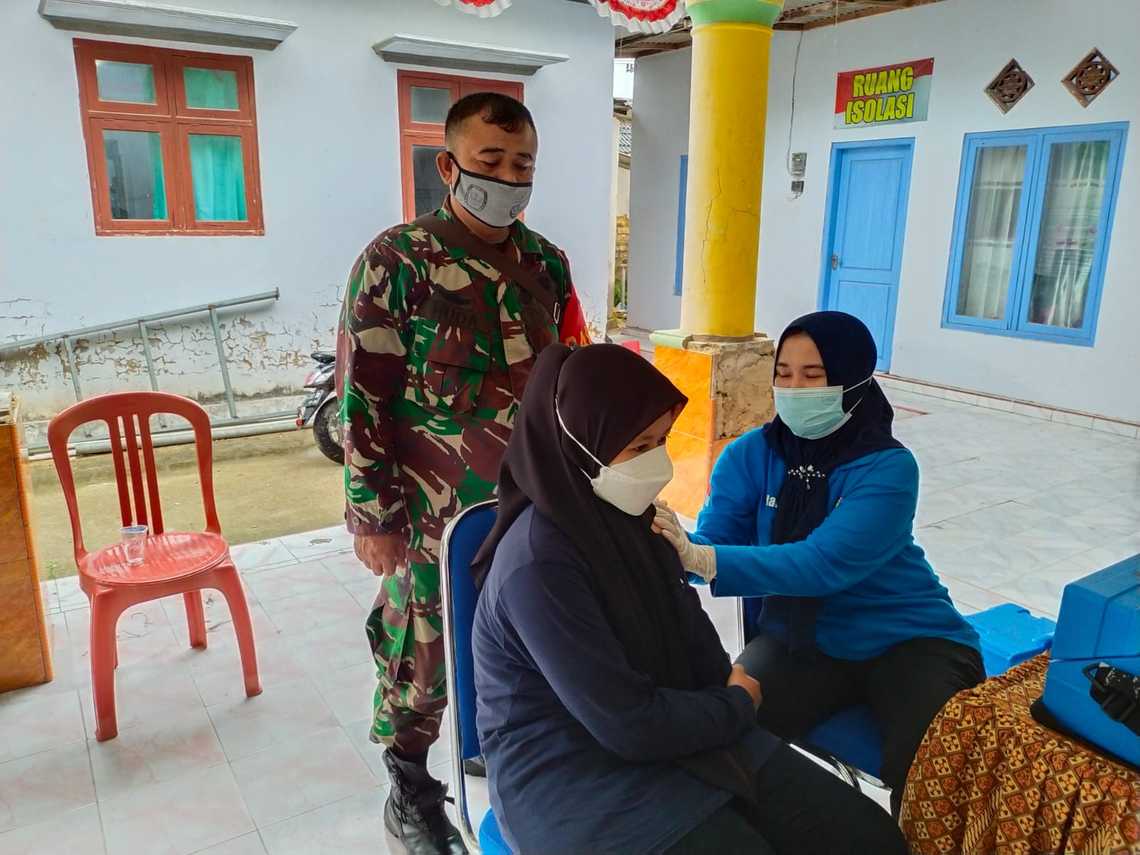 Babinsa Koramil 0827/01 Kota Serda Huda: Vaksinasi Menjadi Prioritas Utama