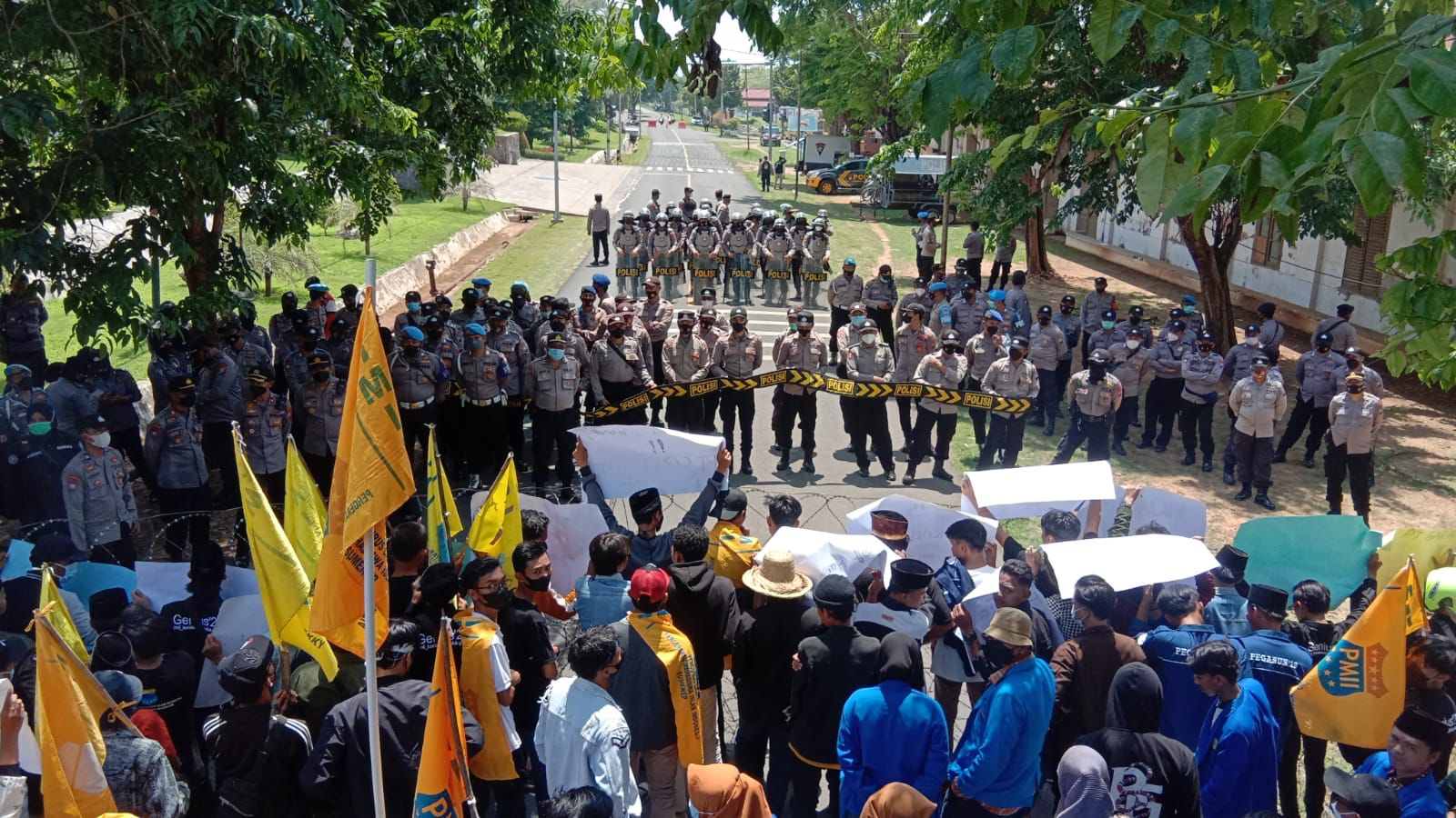 Polisi “Hadang” Aktivis PMII Pendemo PT Garam