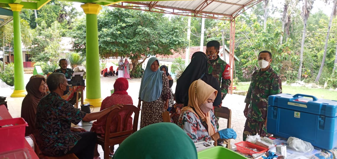 Wujud Nyata Kinerja Babinsa Pada Saat Giat Pendampingan Vaksinasi Di Wilayah