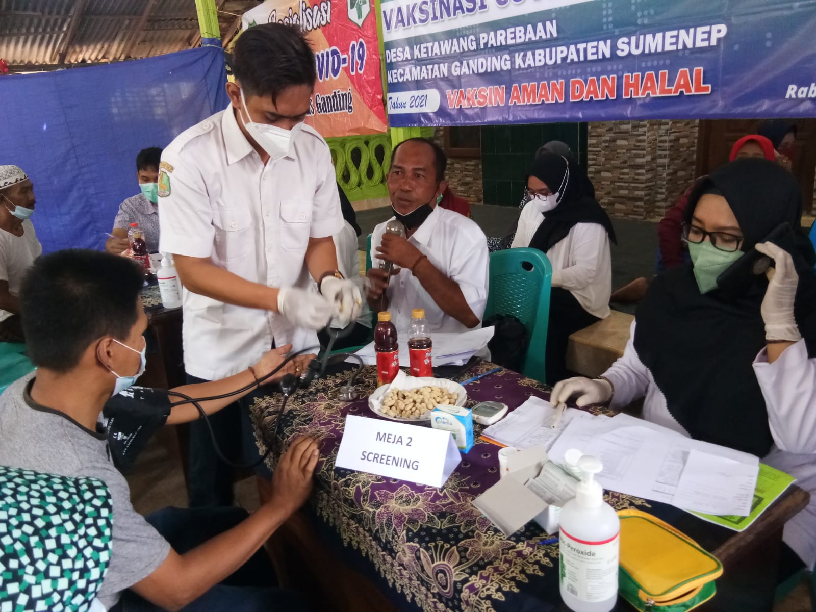 Pantau Warga Vakisnasi, Babinsa Ganding : Vaksin Tak Bisa Cegah Lonjakan Tanpa Disiplin Prokes