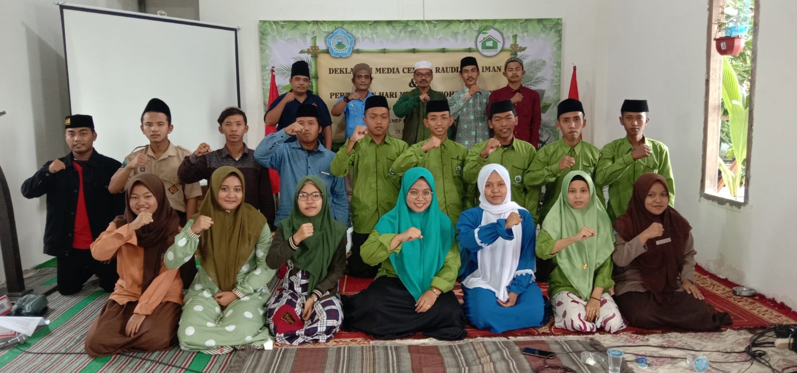 Deklarasi Media Center, Puluhan Santri dan Mahasiswa Raudlatul Iman Tanam 1000 Pohon