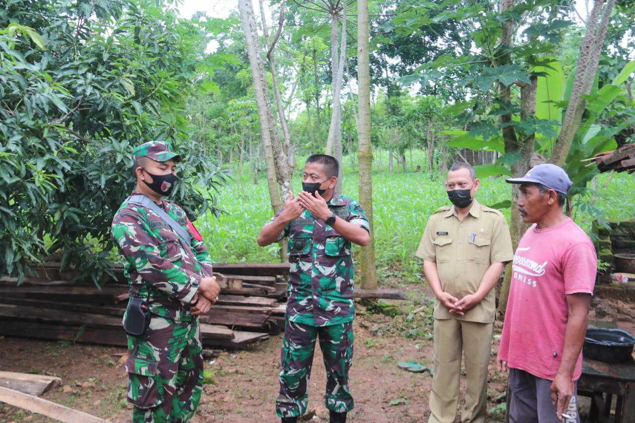 Bentuk Kepedulian Dandim 0827/Sumenep Tinjau Lokasi Sasaran Bedah Rumah Milik Warga Lansia