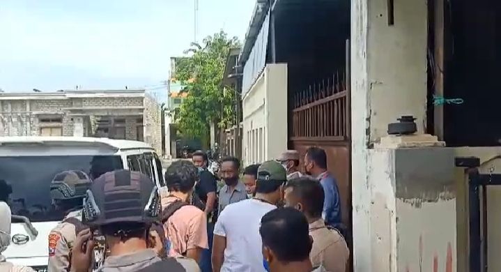 Densus 88 Geledah Rumah Warga Sumenep