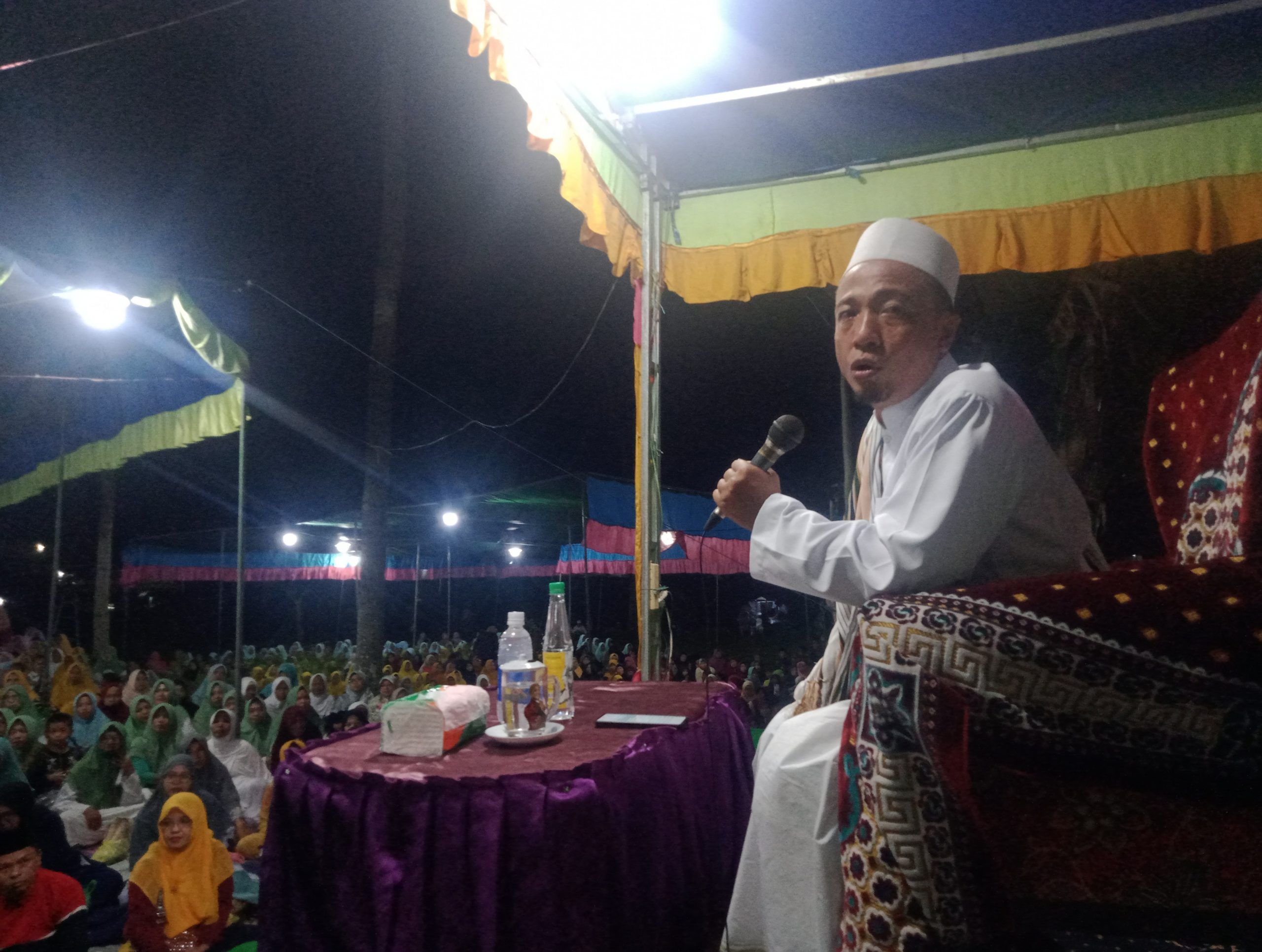 Ribuan Warga Sumenep Ngaji Bareng Kiai Musleh Adnan di Masjid Nurul Hikmah Lenteng