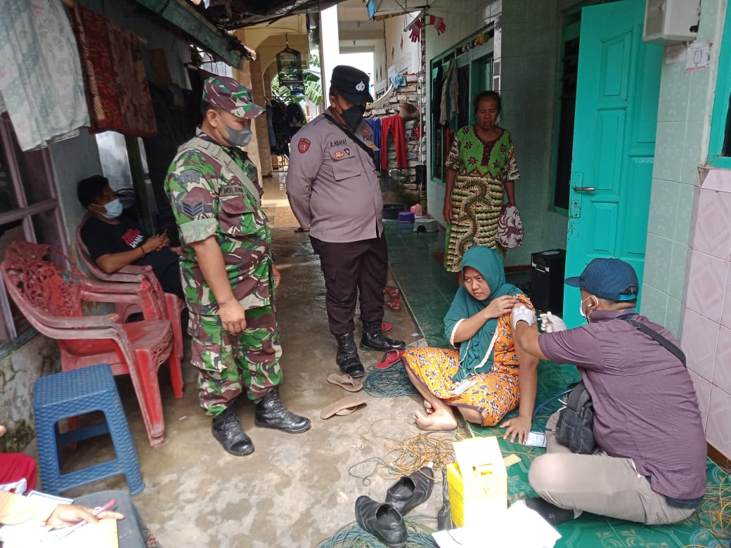Babinsa Laksanakan Pendampingan Vaksinasi Tahab l Dan ll Di Wilayah