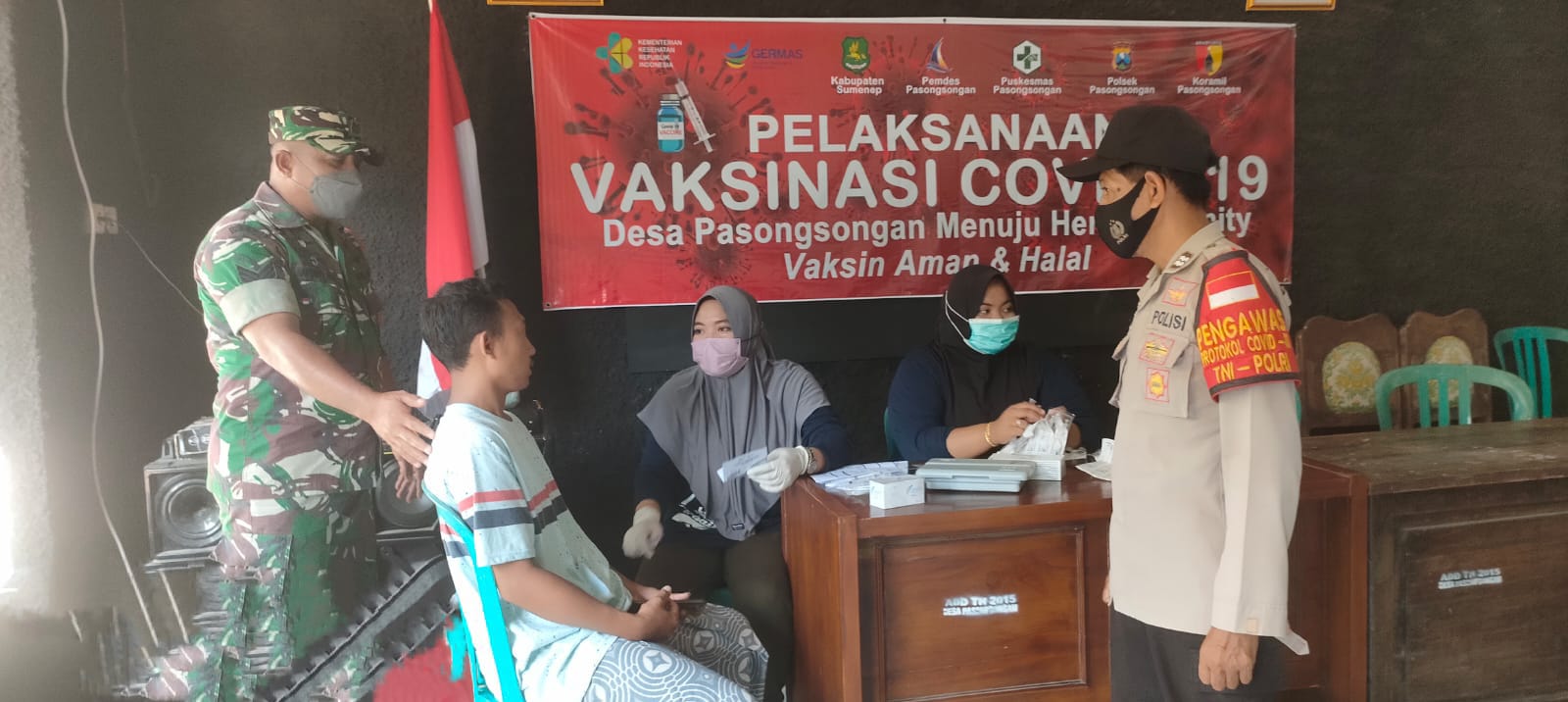 Babinsa Bersama Tiem Empat Pilar Gencarkan Percepatan Vaksinasi Di Kecamatan Pasongsongan