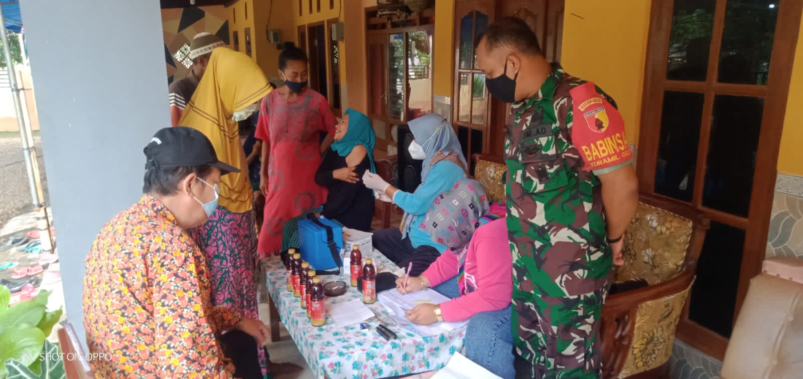 Door to Door, Babinsa Dan Bhabinkamtibmas Sambanggi Protkes Kerumah Warga