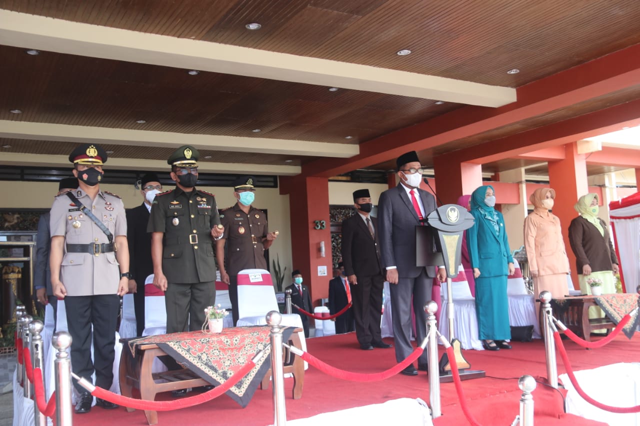 Dandim 0827 Sumenep Bersama Bupati Fauzi Hadiri Upacara Peringatan Hari Ibu, Hari Bela Negara, Hari Nusantara, HUT KORPRI, Hari Kesehatan Nasional Tahun 2021