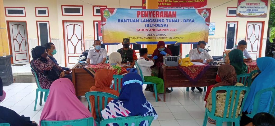 Dalam rangka Pembagian BLT DD Babinsa Lakukan Percepatan Vaksinasi Dan Pengamanan Ekstra