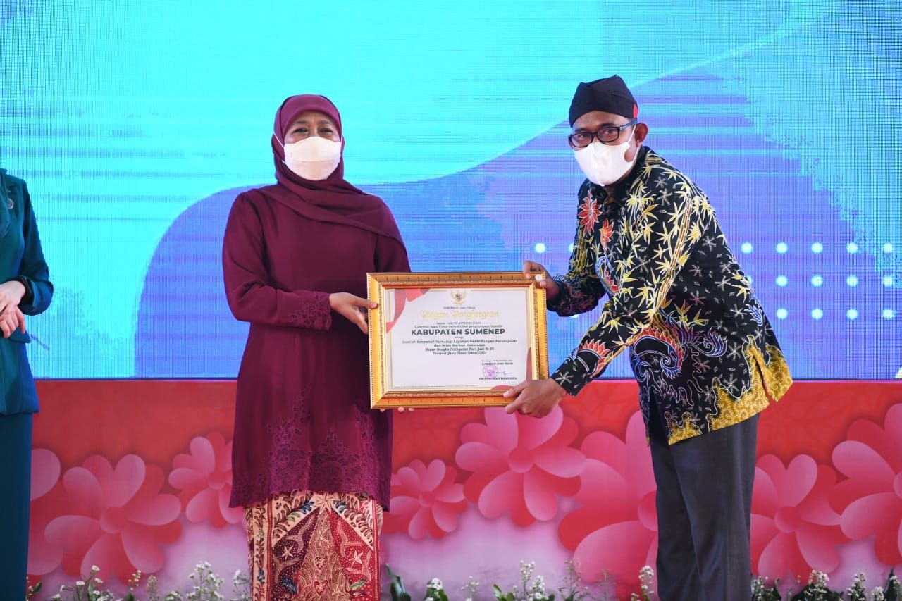 Bupati Sumenep Raih Penghargaan Gubernur Jatim Soal Layanan Perlindungan Perempuan dan Anak
